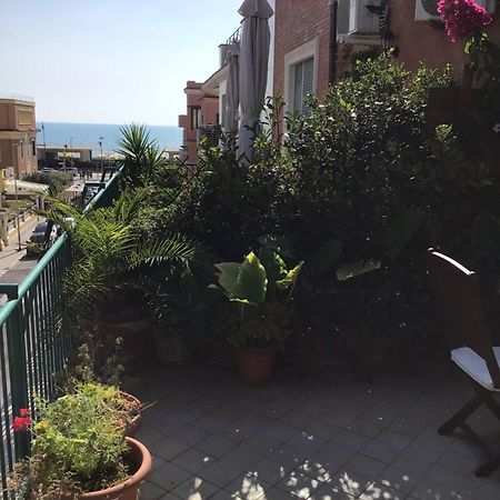 Ostia Bed And Beach Екстер'єр фото