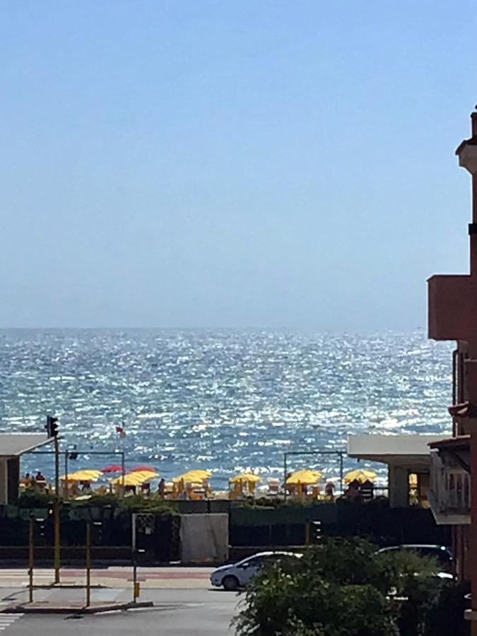 Ostia Bed And Beach Екстер'єр фото