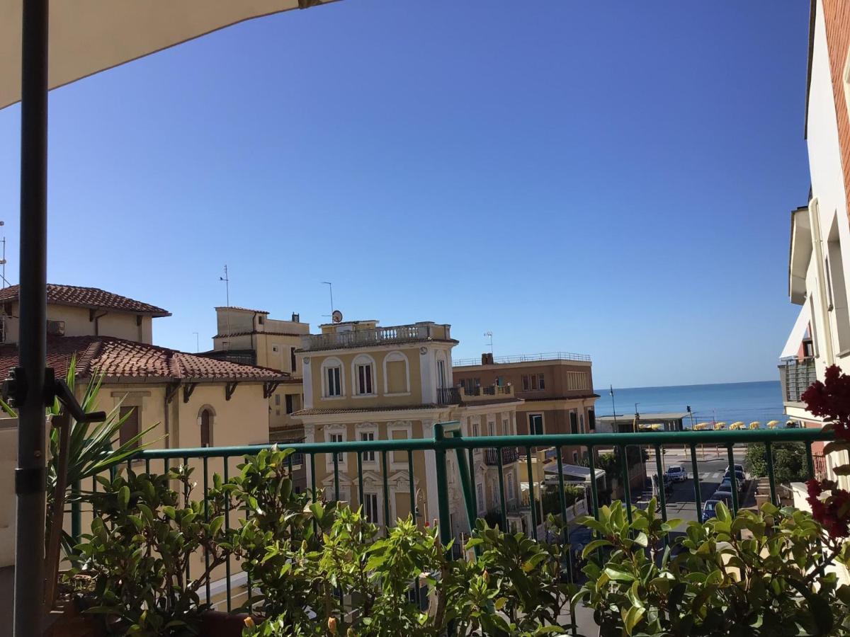 Ostia Bed And Beach Екстер'єр фото