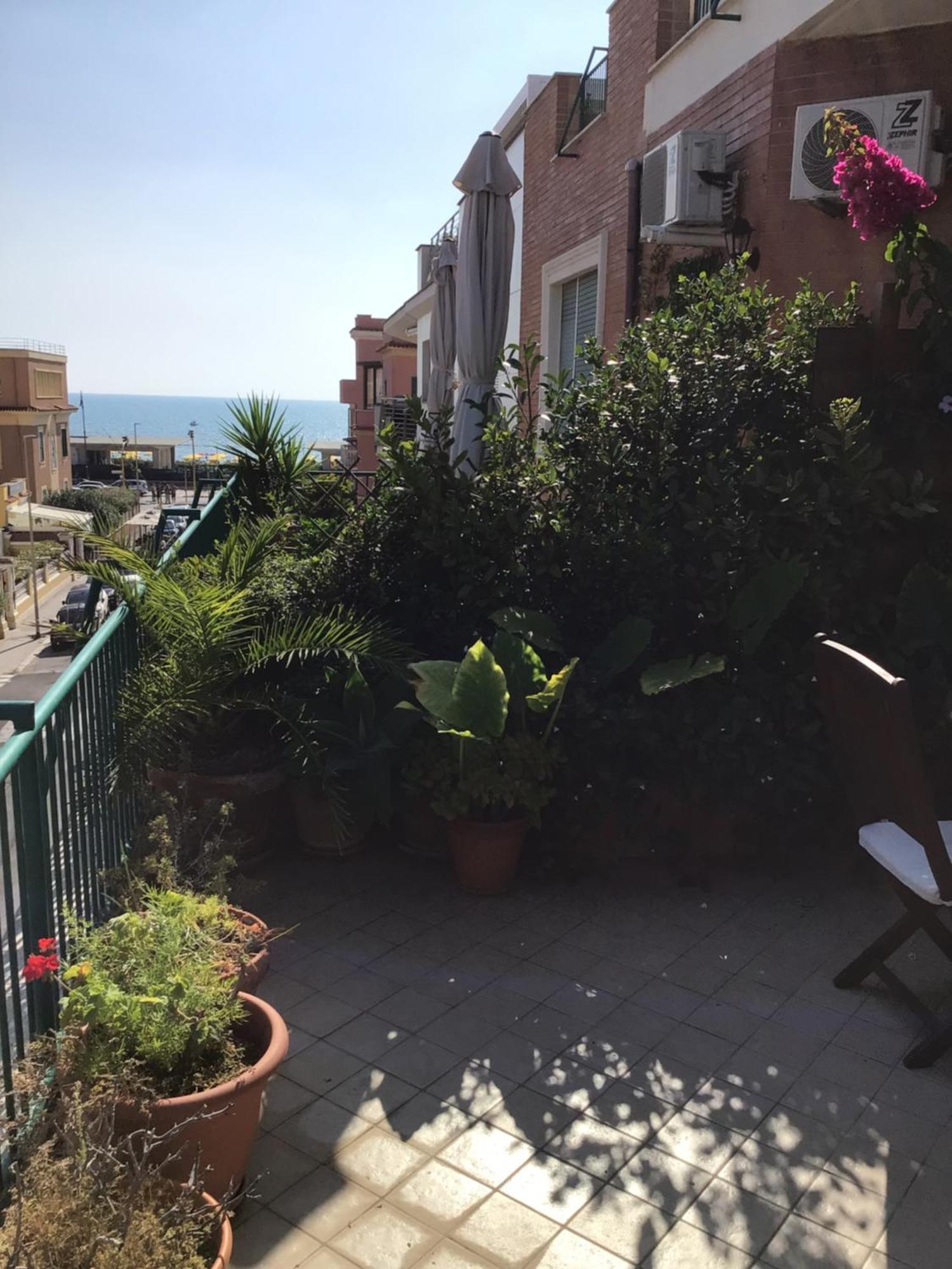 Ostia Bed And Beach Екстер'єр фото
